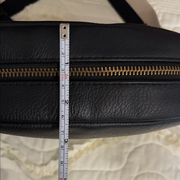 Universal Thread Black Faux Leather Bag with Gold Zipper EUC - Picture 12 of 12